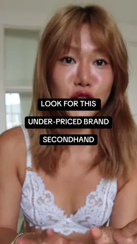 Whenever I can find one of these floating around the preloved market I’m on it!! Not many people seem to be letting go of their Brock pieces. But when they do, it’s really well priced for its quality. Beware of the H&M collab stuff though that’s not great. I got this on Vestiaire btw #sustainablefashion #secondhandfashion #qualityfashion 