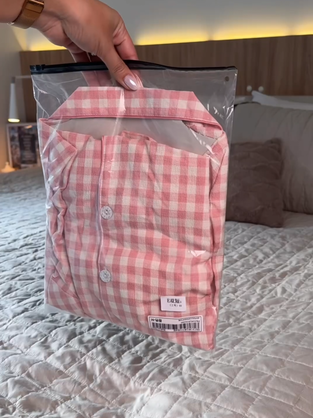 Esse é aquele pronduto que você precisa comprar na Shopee e deixar seu momento de sono ainda mais aconchegante. 🆔 CEY-CDR-DRK Comente PIJAMA que envio o link pijama, sono bom, achadinho, pijama de verão, pijama xadrez