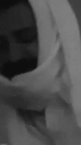 « الله اللي يظهرك في سمانا كل ليل  والله اللي فوق قاعه شبيهك مظهره ❤️ »