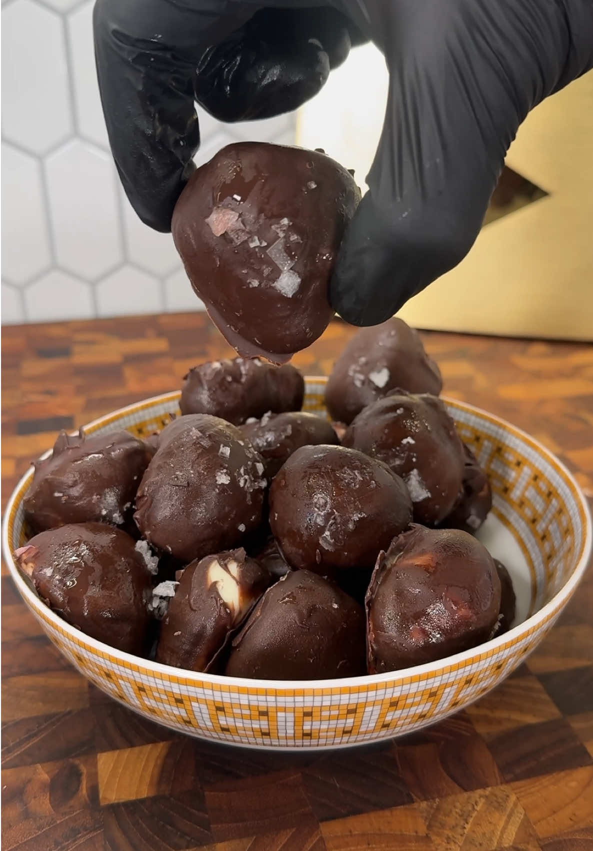 Chocolate covered strawberries 🍓 #satisfying #Recipe #dessert 
