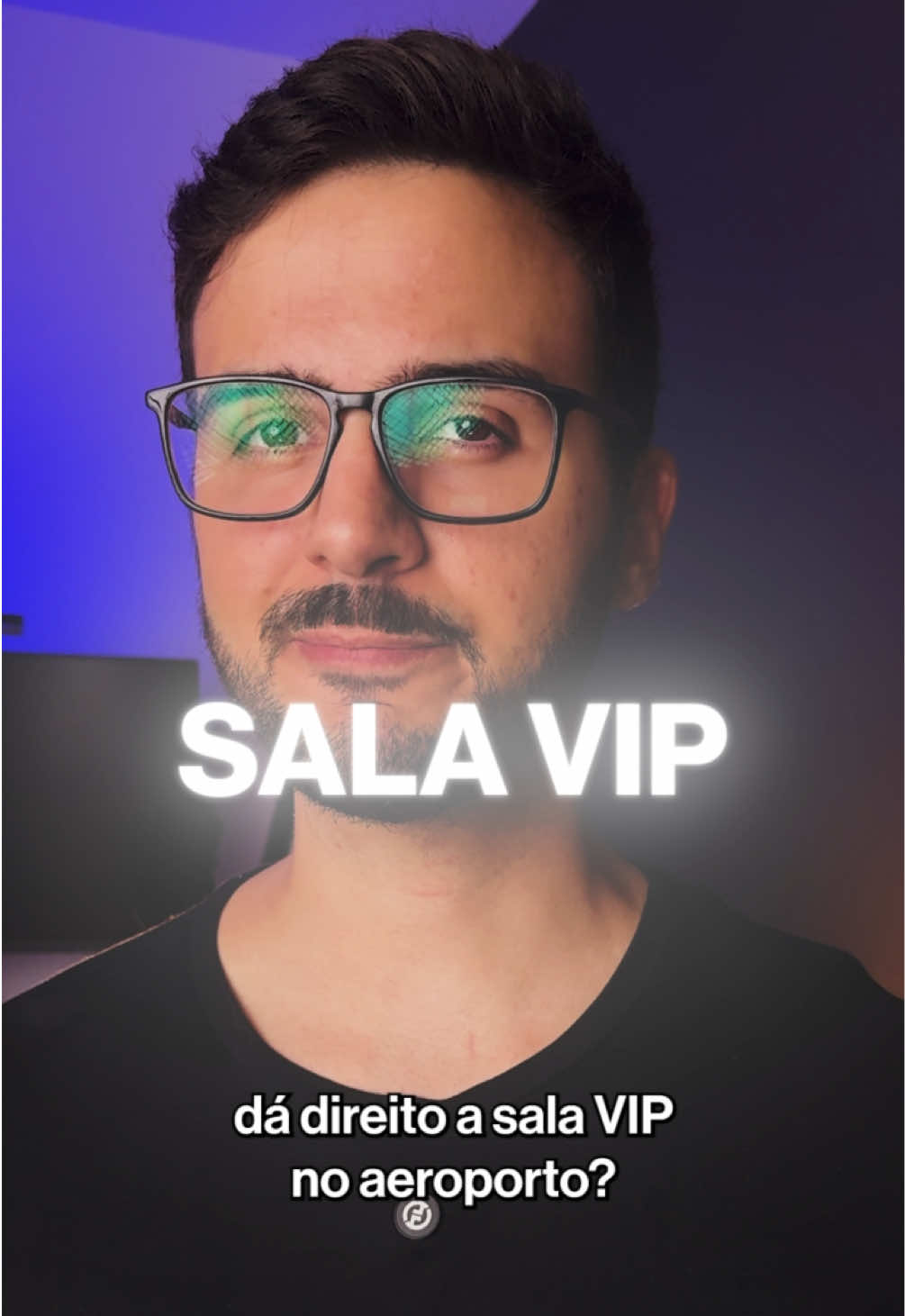 Descubra como acessar a Sala VIP do aeroporto de graça com seu cartão de crédito! O segredo é usar o aplicativo certo para a bandeira do seu cartão. Com ele, você pode desfrutar de comida, bebida e conforto antes do seu voo. 📲 Baixe o app certo para o seu cartão: * Visa (Infinite/Signature): Visa Airport Companion (programa LoungeKey) * Mastercard (Black): Mastercard Airport Experiences * Elo (Nanquim/Diners) / Amex: Priority Pass Cadastre seu cartão e o app mostrará seus acessos gratuitos e as salas disponíveis no mundo todo. Já salva para consultar antes da sua próxima viagem e compartilha com quem precisa saber disso! #salavip #loungekey #prioritypass #dicasdeviagem #aeroporto