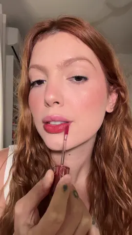 Digam olá pro meu novo lip tint da romand, deixei o link na bio da loja na shopee que eu compro os meus, esse é na cor dark coconut #romandliptint 