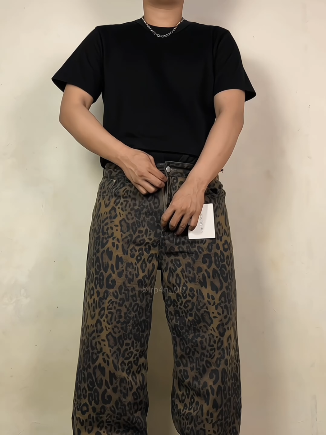Celana yang kalian cari ☝ #baggyjeans #loosejeans  #cleanoutfits #streetwear #fashiontiktok 