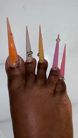 Replying to @Qlil50❤️ how do you put shoes on. @MUTIOVO & NOVO OVO #gelxnails #xxlstilettonails #longtoenails #nailapplication 