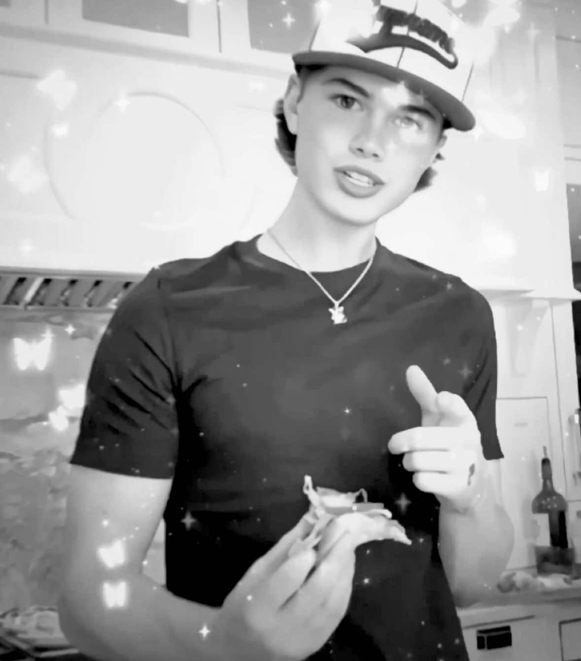 (noah liked / eli liked + reposted) ahlelele ahlelas…… @Noah Risling ……? #noahrislingedit #kalogerassistersedit #videostar #fyp @Eliana Kalogeras @demitrakalogeras @sundaykalogeras @soph ꨄ︎ @irma ౨ৎ @SL4GHT3R @𝐦𝐚𝐫𝐢 𝜗𝜚˚ @kennedy ౨ৎ [ib@deinemutter.ae scp @xime ]