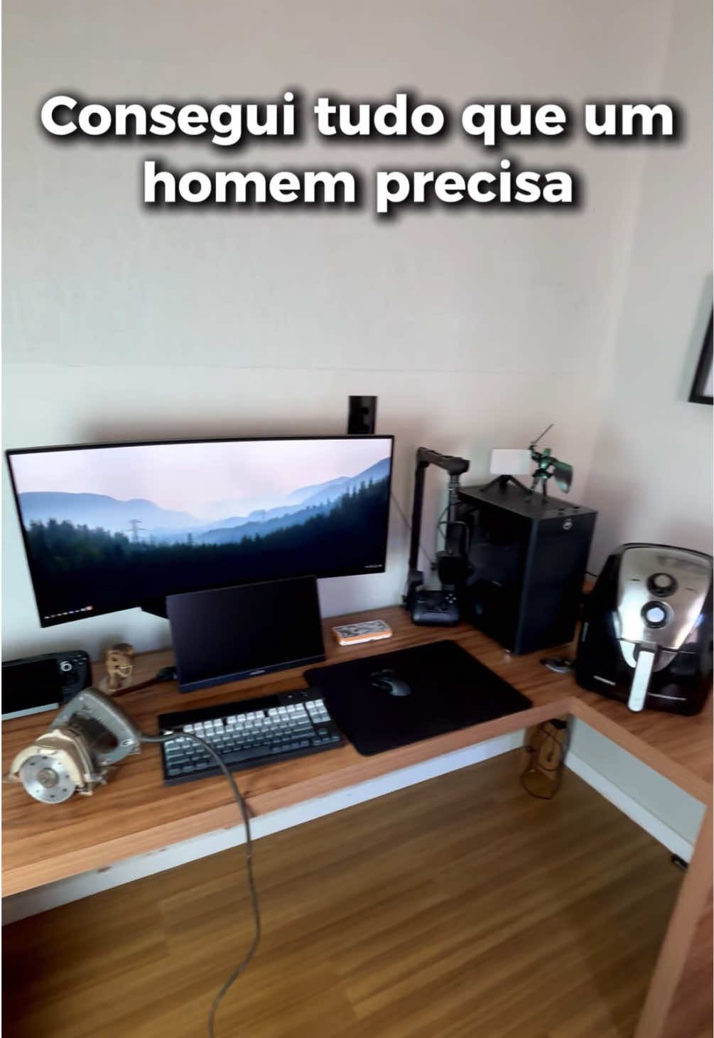 Consegui tudo que um homem precisa pra ser feliz 😎 #viral #gamer #setup #makita #meme 
