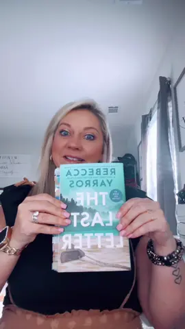 Reading is fun. The Last Letter is top tier. I said what I said. @Leslie Hewitt @Krystal Ortiz #BookTok #rebeccayarros #thelastletterrebeccayarros #thelastletterbook #bookclubs 