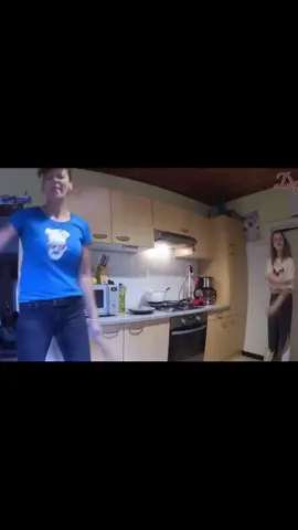 Dayjee et Laura dansent Titanium de David Guetta #dayjeejenny 