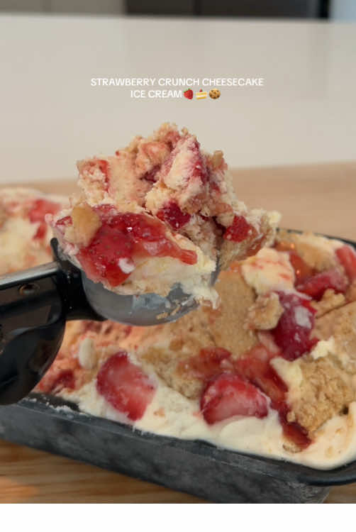 I’ve been waiting all day for this🍨😍 #homemadeicecream #strawberrycrunch #icecream #viral #strawberry 