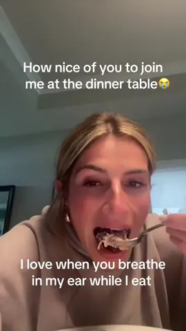 Think he’s hungry 😂 @I Can’t Even (via:@Alex Lease) 