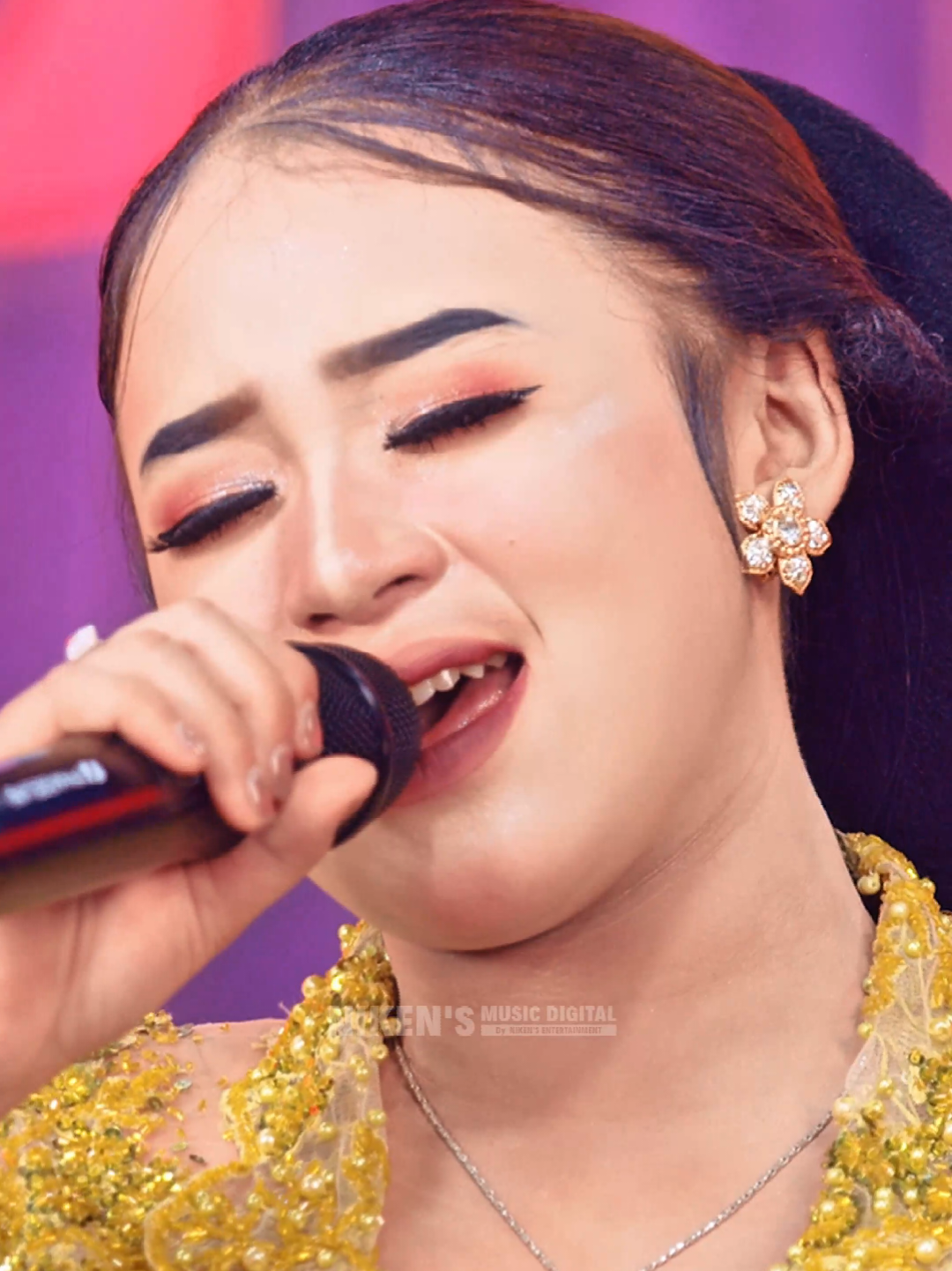 Benci Kusangka Sayang - Niken Salindry @nikensalindryrealll @kembarmusicdigital  .  Coming Soon . . .  Jum'at, 15 Agustus 2025 Pukul 13.00 WIB Stay Tuned On Youtube Channel Kembar Music Digital . #nikensalindry #nikensentertainment #nikensmusicdigital #sanidynusantara #kembarmusicdigital