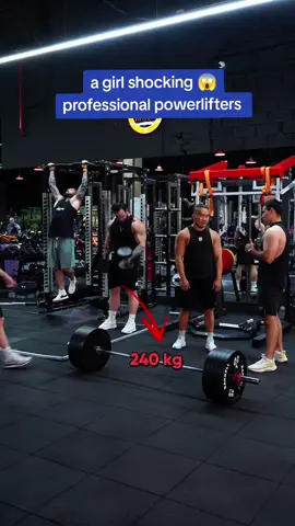 a girl shocking 😱 professional powerlifters #anatoly #gym #prank #borisenkokristi #borisen 