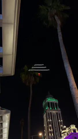 بحلم يكون جنبي ومعايااااا