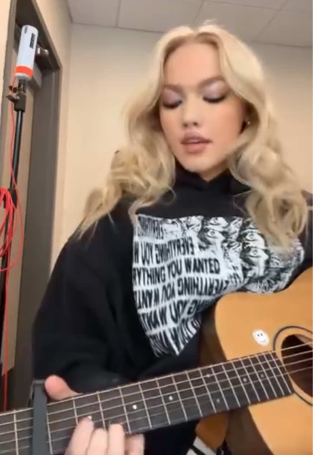 It’s August season! Her voice is truly so beautiful and I love how she has her Taylor Swift moment every night on tour with “My Own Way” and the dress. I love you so much Frey and I loved hearing you sing live on tour! You are truly such an incredible human being and so talented! I love you so much!! ❤️🥹 🏷️ - #freyaskye #taylorswift #august #z4 #dzworldscollidetour @Freya Skye  