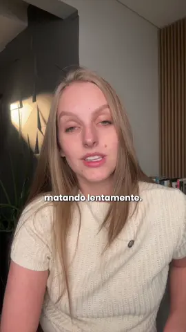 Você não foi feita pra fazer mil e uma coisas. Se a vida te fez ser assim, você precisa tentar mudar isso. 🤍