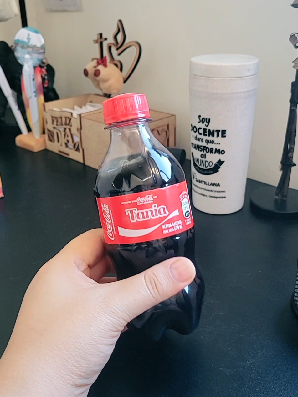 #cocacolachallenge #cocacola #cocacolatania #tania #cocacolanombres 