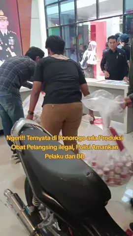 Ribuan botol obat pelangsing dan vitamin penambah berat badan ilegal diamankan polisi