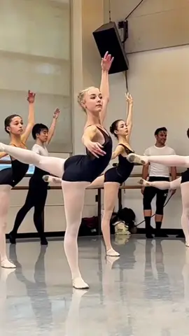 tech class balances>>> #ballet #ballettok #balancing #ellisonballet #fyp 