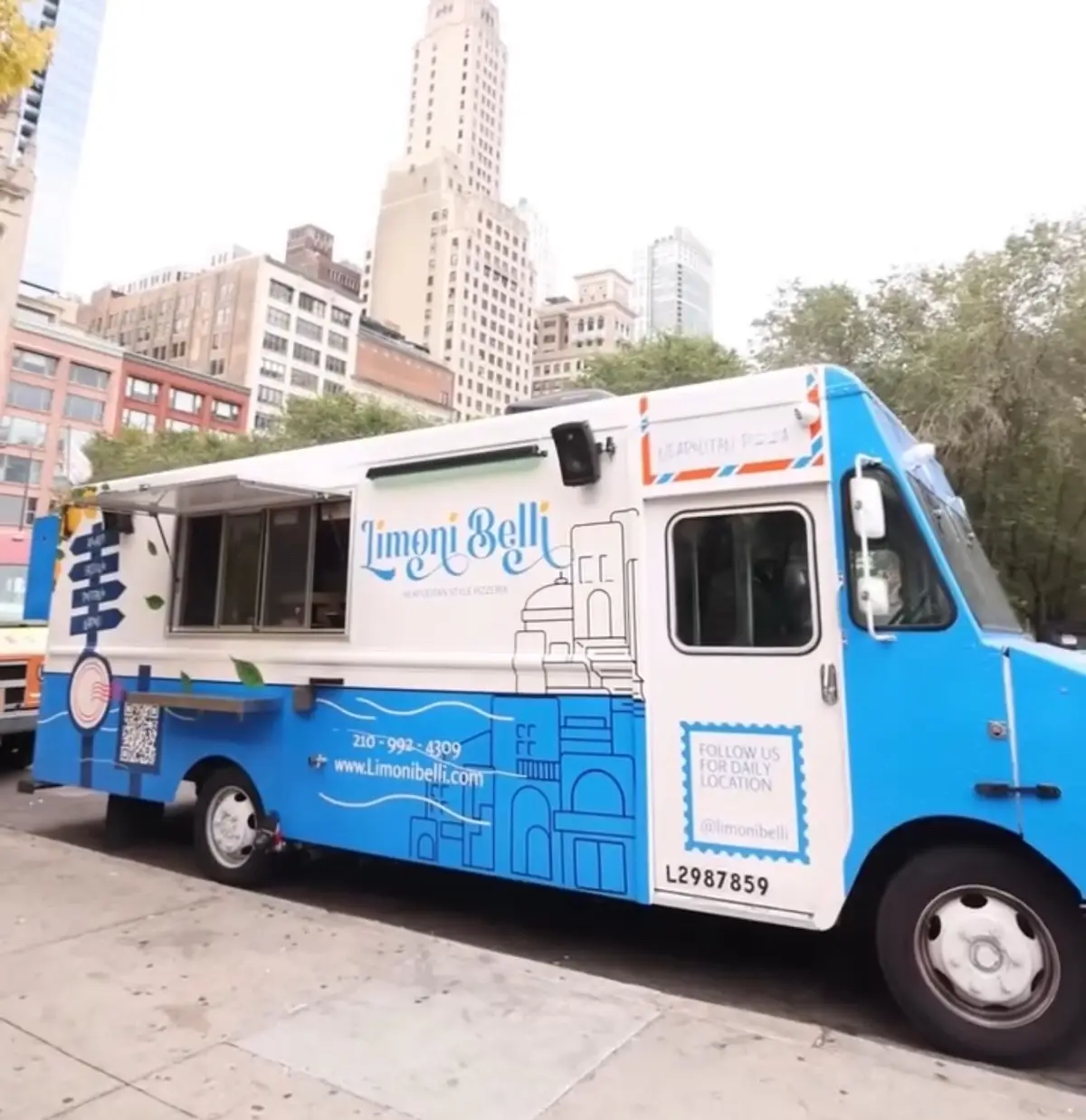 🌟 FOOD TRUCK 🛻 ROLL OUT🍕🔥 BIG NEWS, Savage11 fans! On Saturday, August 30th, Limoni Belli Pizzeria and their legendary Neapolitan-style pizza truck will be on-site at Savage11 serving up fresh, hot, artisan thin-crust goodness AND mouthwatering desserts! 🤤🍰 From perfectly blistered crust to fresh, flavorful toppings to sweet treats that hit the spot, they’ve got your game-day cravings covered from start to finish. 🙌 Whether you’re grabbing a slice between games, celebrating a win with dessert, or just treating yourself — this is food you don’t want to miss. 📍 Find them on-site August 30th — follow that mouthwatering aroma and save room for dessert! 🍕💯🍪 ⚽ Great soccer + amazing food + sweet endings = the perfect Savage11 Saturday. #Savage11Tournament #LimoniBelli #PizzaTruck #NeapolitanPizza #SoccerAndPizza         @savage11tournament @limoni_belli 