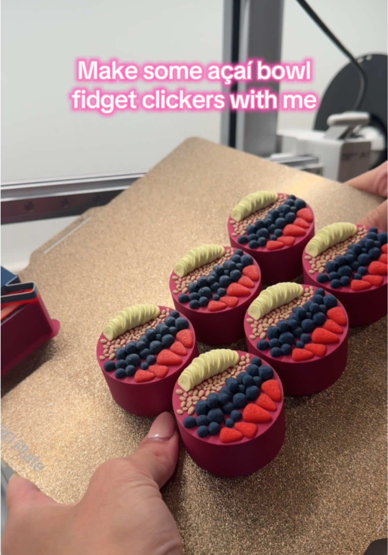 Hangout with me while I make my açaí bowl fidget clickers 🍓❤️ Follow me for more unique 3D printed stuff 🫶🏻 #3dprinting #acaibowl #asmr 