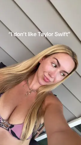 I love mother #taylorswift #traviskelce 