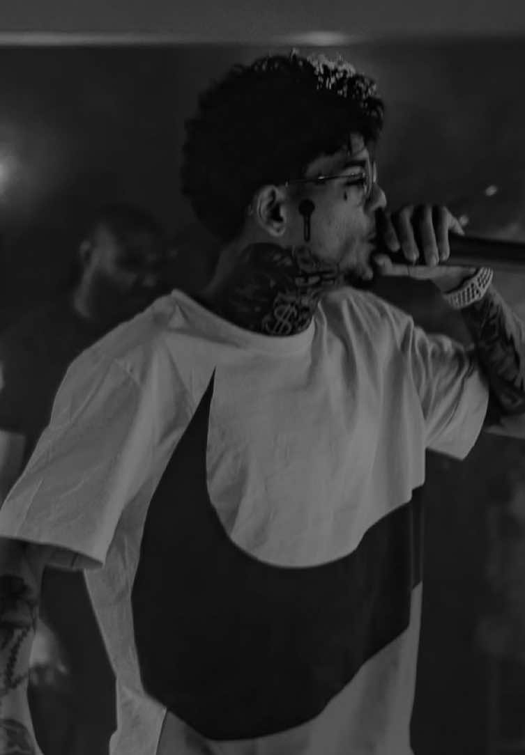 é uma coisa de outro nível #mckevin #musicaparastatus #tipografia 