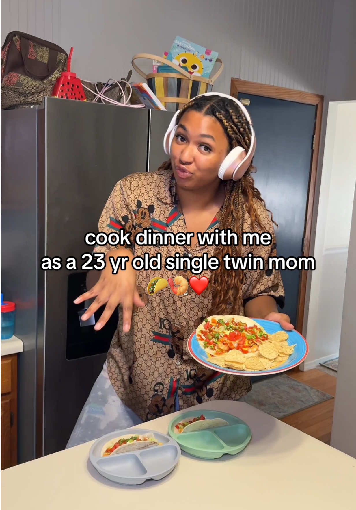 Wereeee making shrimppp tacooossss 😋🍤 This is one of the simplest, easiest, and QUICKEST dinners to make that me AND my toddlers LOVEEE 🌮❤️ recipe📋: frozen shrimp lettuce flour/corn tortillas tomato cilantro green onion sour cream taco sauce queso seasonings: Old Bay, garlic powder, salt, Tony’s I cook the shrimp in the air fryer for about 7–8 min, mixing it around as it cooks! (It cooks fast!) #dinnerwithme #DinnerIdeas #twinmom #cooking #christianmom 