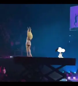 Dynamic Duo ⭐️🐶#snoopy #fypシ #sabrinacarpenter #trending #Snoopy #sabrinacarpenteredit 
