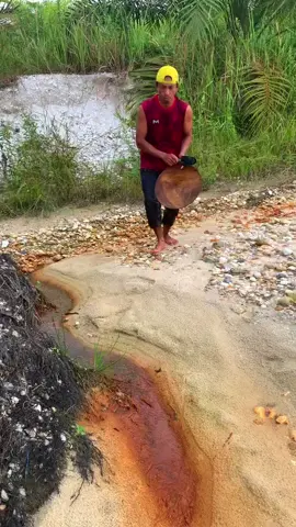 #videoviral #goldmining #metaldetector #riverbank 