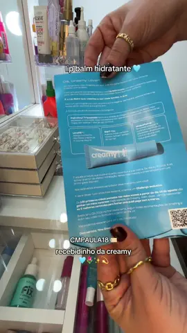 além de hidratar, deixa os lábios macios e não tem cor 🩵 🏷️ CMPAULA18 @Creamy Skincare  #creamyskincare #autocuidado  #labioshidratados #skincaretips #banhopremium 