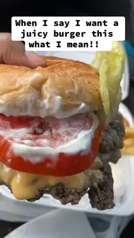 This big mf just sloppy 😋 #fypage #juicycheeseburger 