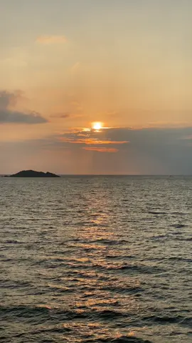 Trời tháng 7 là những cơn mưa dạo dạt..