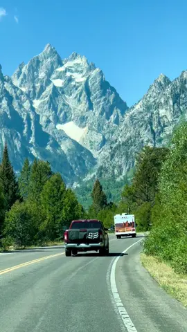 When the journey is just as breathtaking as the destination🏔️. #deepatoks #grandtetonnationalpark #tetons #jacksonhole #wyoming 