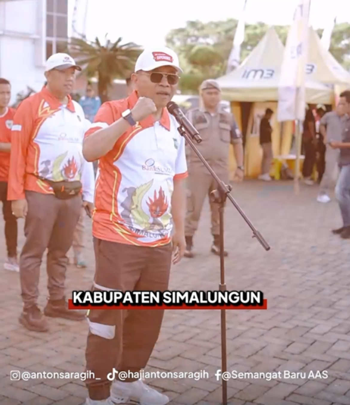 Dalam rangka memeriahkan Hari Ulang Tahun Republik Indonesia (HUT RI) ke-80 Tahun 2025, saya didampingi Wakil Bupati Benny Gusman Sinaga bersama unsur Forkopimda melepas peserta lomba lari 10K, 5K, dan 3K yang dimulai dari halaman Kantor Bupati Simalungun, Sumatera Utara. #Bupatisimalungun #Semangatbaru #semangatberjuang #hajiantonsaragih #Simalungunberani 