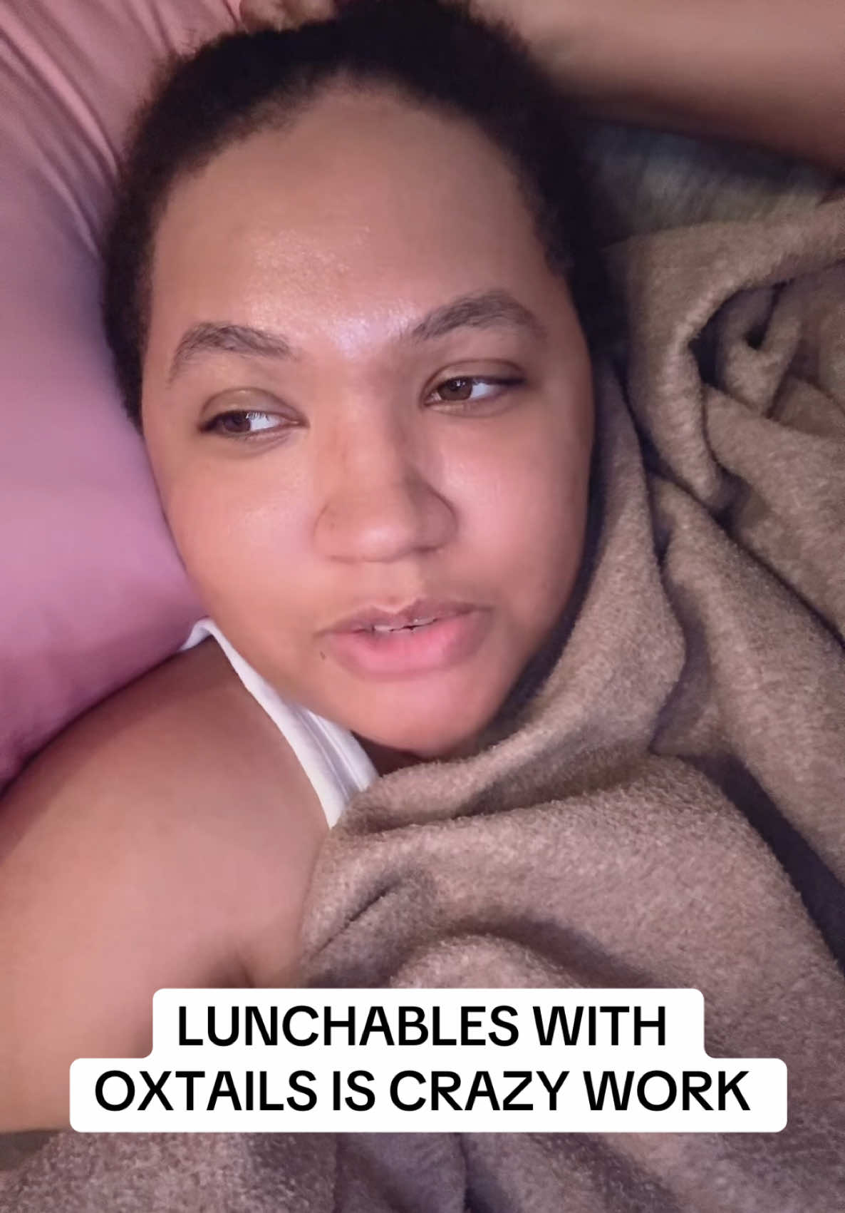 This lunchable with oxtails been floating around on my social media and I just know this is fake, because WHOOOOO 😂😂 @Lunchables please clear the air ☠️ #fyp #explore #lunchables #couplecomedy 