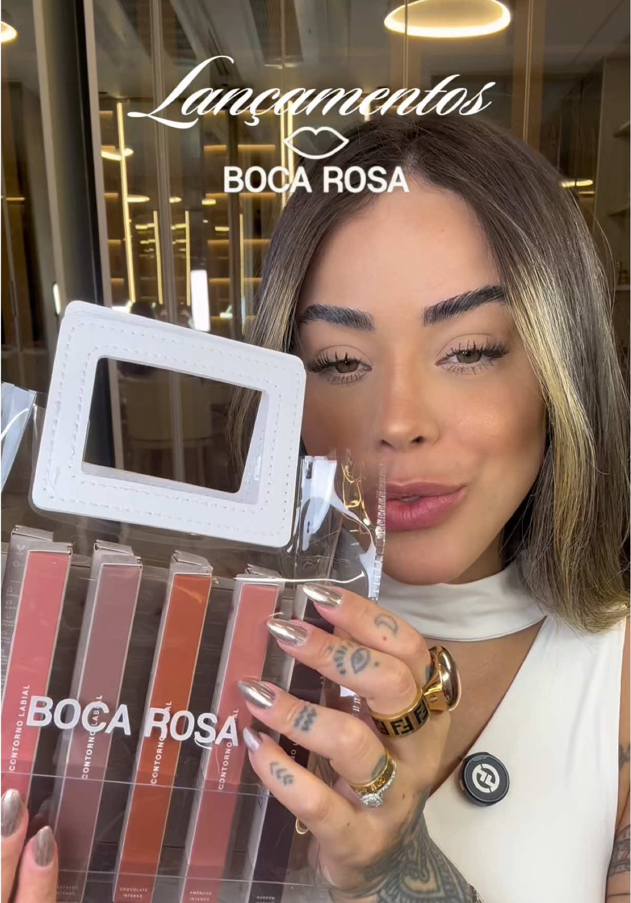 Testando todos os lançamentos de @bocarosabeauty 💘✨ Dia 19/08 está liberado no site.  Me conta aqui qual o favorito de vocês.  . . . . . #explorar #bocarosabeauty #make