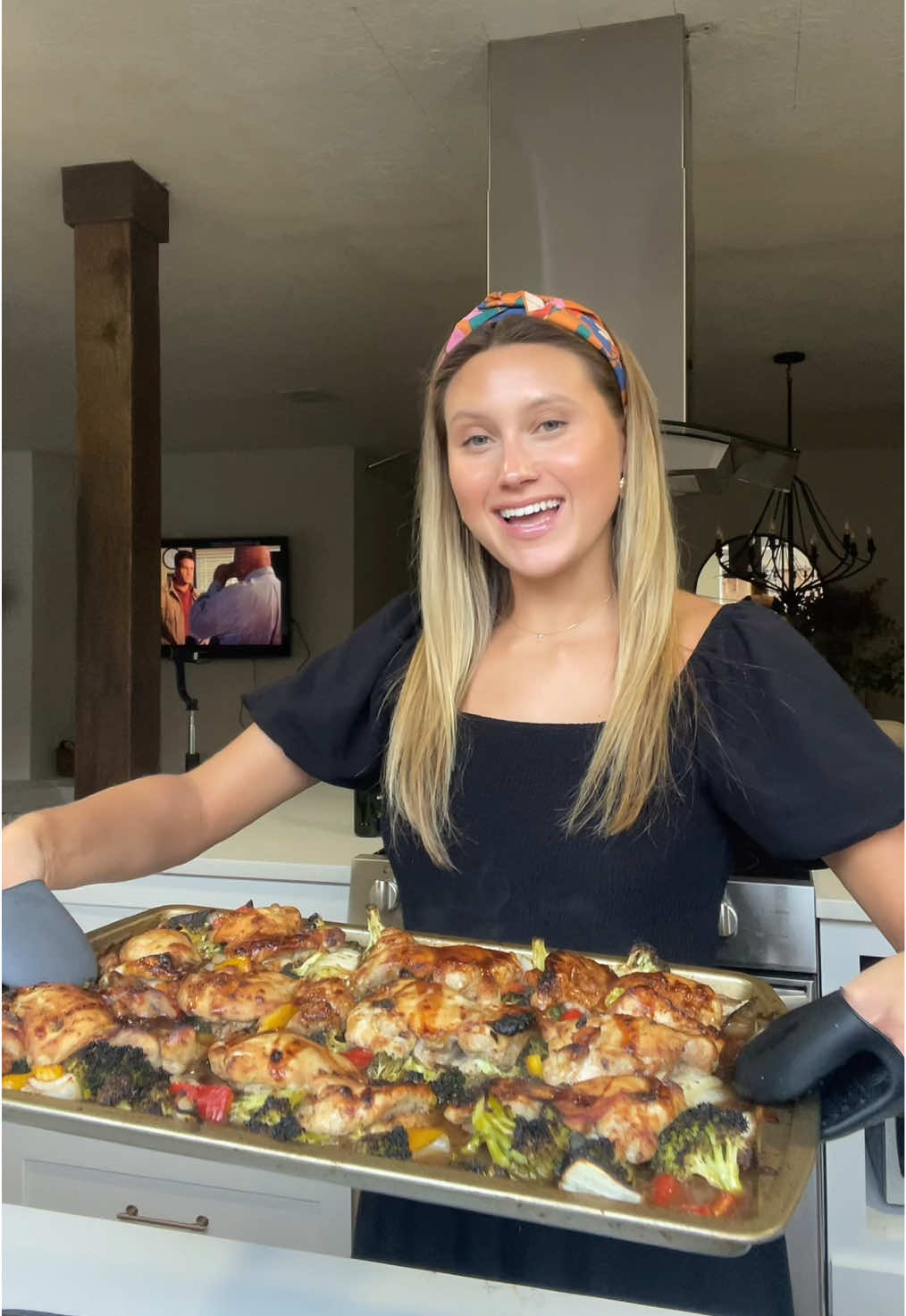 This 5 ingredient sheet pan stir fry dinner is a weeknight GAME CHANGER @Kevin’s Natural Foods  Gluten Free + Dairy Free  #sheetpandinner #healthyrecipes #EasyRecipe #easydinnerideas #dinnerwithme  