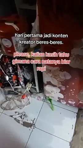 tinggal di kontrakan satu petak. makan, tidur, parkir motor, jemur baju juga disitu. #kontrakansepetak #anakrantau  
