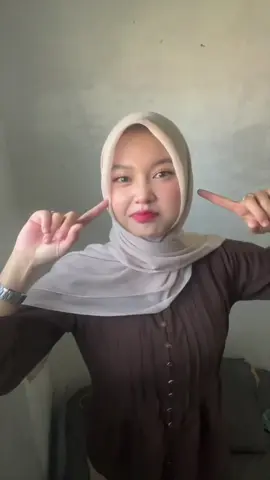Tebak ini simpen akmeranya dimanaaaa