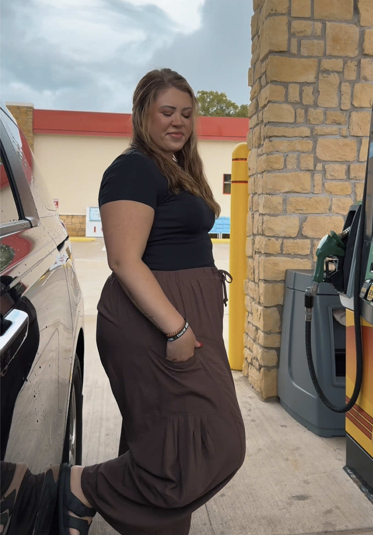 Catch me at the gas station 😉 #outfitinspo#OOTD#outfitideas#momoutfit#comfyoutfit  