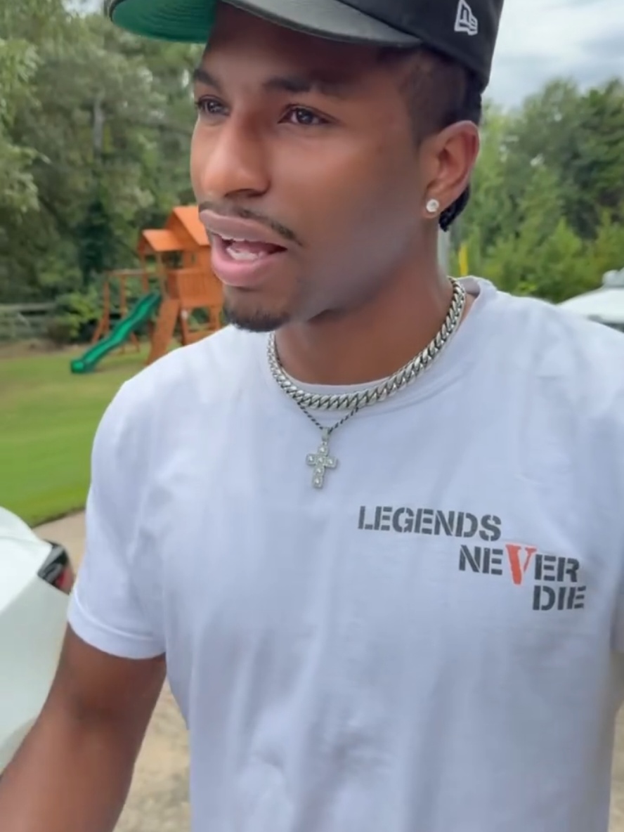When Tre pulls up and catches Jae washing Ernestine’s car!
