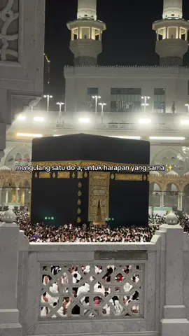 yang kamu anggap tertunda, bisa jadi sedang Allah tata dengan sempurna🖤 #selfreminder #fyp #4u #mekkah #masjidilharam 