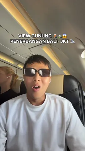 Agustus lagi full cerah ini penerbangan dari Bali - Jakarta, Jangan lupa window seat A! #bali #gunung