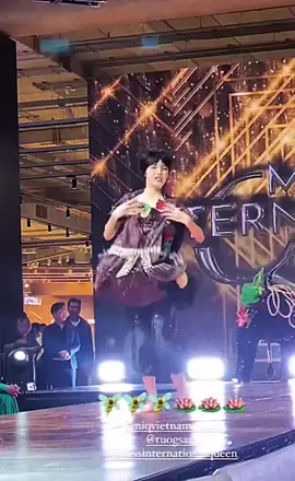 Pha trình diễn của San