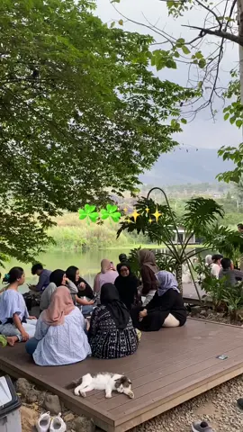 Kalo sepi sih estetik tp ini rame pol 😭 #placetogogarut #balongcafe #garut #fyp 