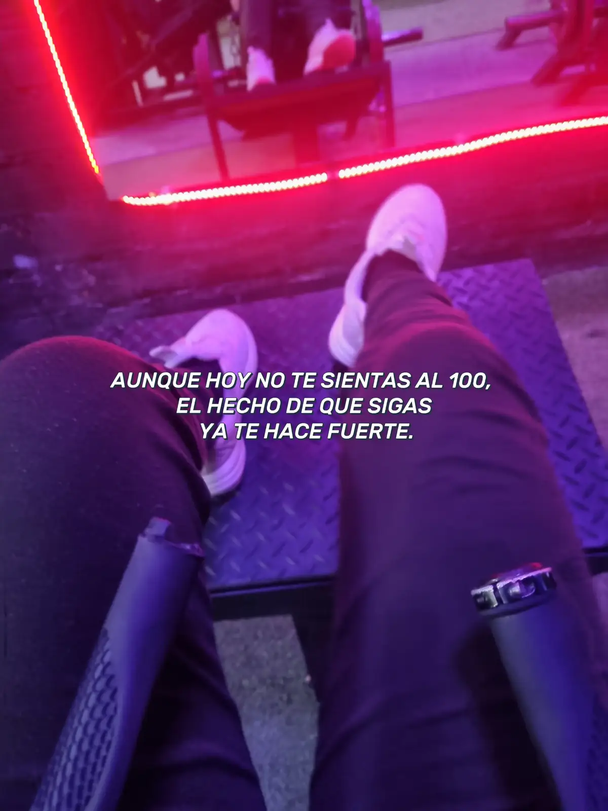 Aunque hoy no te sientas al 100, el hecho de que sigas ya te hace fuerte.  . . #25day #gym #discipline #constancia 