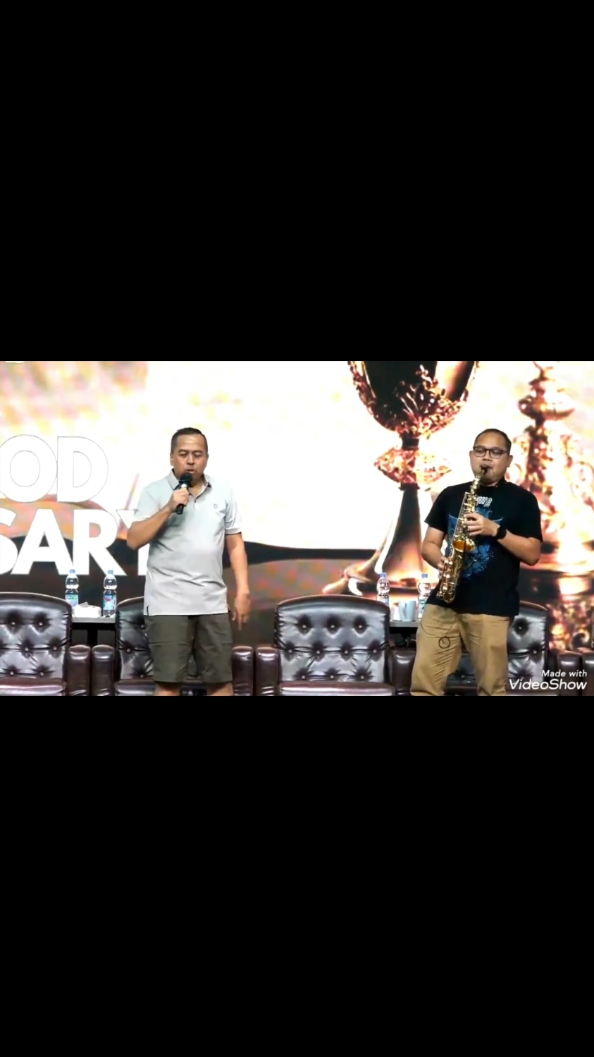Setia pada Panggilan  ImamatNya dan terus berkarya serta melayani untuk Tuhan dan sesama  #romonovrin #romoyust  #ultahImamat #romokaj  #operakomedisamadi #oks  #katolikku_keren 