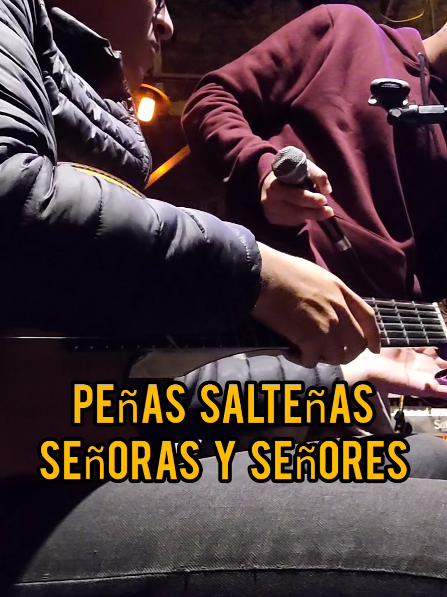 Dentro de lo que conocemos como folklore nos encontramos con las famosas y populares Zambas, Chacareras, Cuecas, Gatos, etc. Estas son canciones danzables con coreografía, por lo tanto van a tener una estructura bien establecida para poder desarrollar la danza. Esto, es un gran beneficio para los músicos que ejecutamos este género, ya que vamos a tener que respetar una 