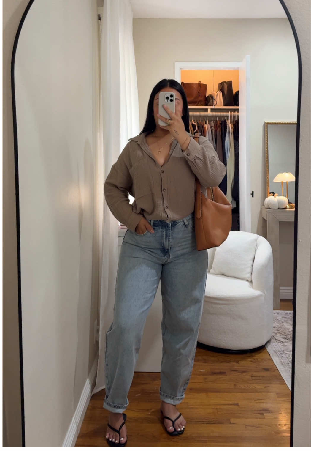 jeans, button up, done. 👏🏽🤎 #jeansoutfit #buttonup #casualoutfits #fashionnova #fashionnovajeans 