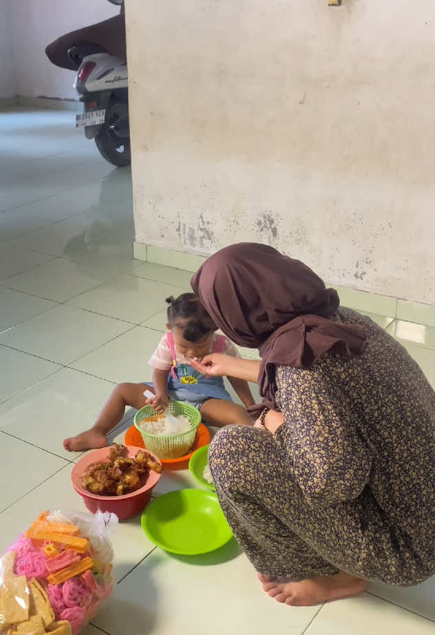 Kegiatan ku 1 hari di kampung #fyp #putrisadelalubis #bodytoner #sikuhitam #cerahinsiku 